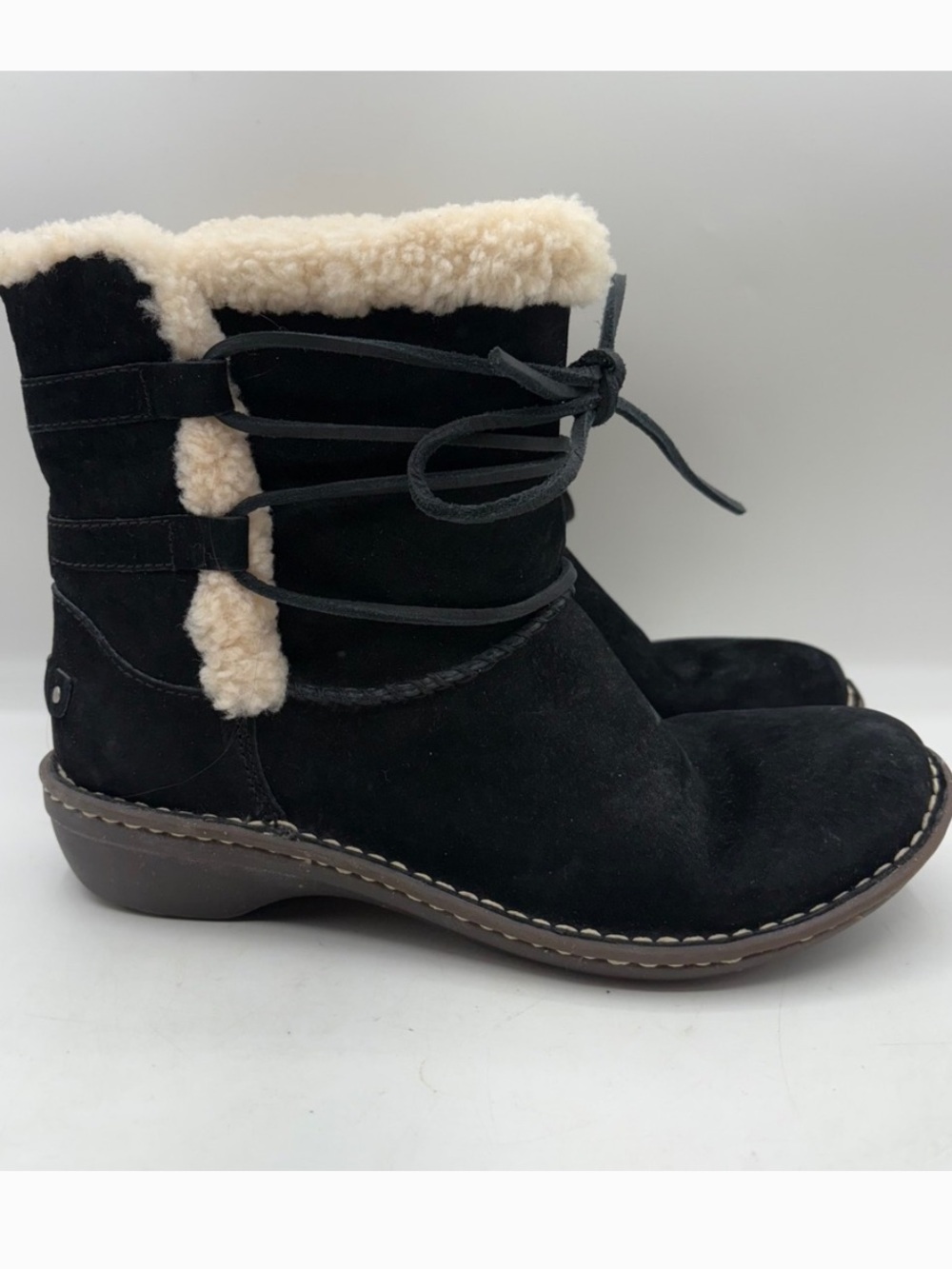 UGG Womens CASPIA Ankle Boots Black Suede w/Sheepskin Wrap Laces Size 9
